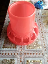 1 Uds. Herramientas de alimentación para aves de corral, 1,5Kg, comederos para pollos de plástico rojo, Cubo de alimentación para codornices, herramientas de granja avícola