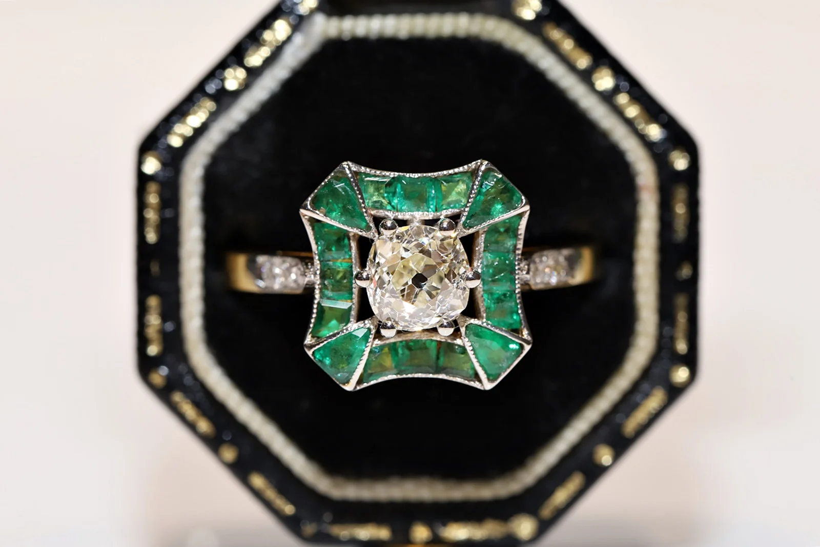 

Perfect Artdeco Style New Made 14k gold Natural Diamond And Caliber Emerald Decorated Pretty Solitaire Ring
