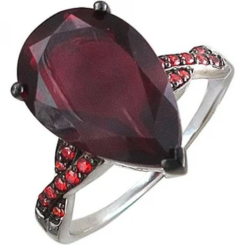 

Esthete ring with garnet and cubic zirconia