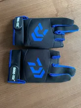 Daiwa-guantes de pesca resistentes al agua, 3 dedos cortados, 4 colores