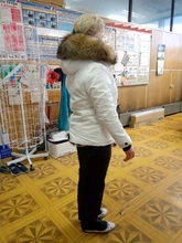 BLUENESSFAIR-abrigo de piel auténtica de zorro para mujer, chaqueta de invierno, Parka larga, Cuello de piel de mapache Natural, ropa de calle cálida