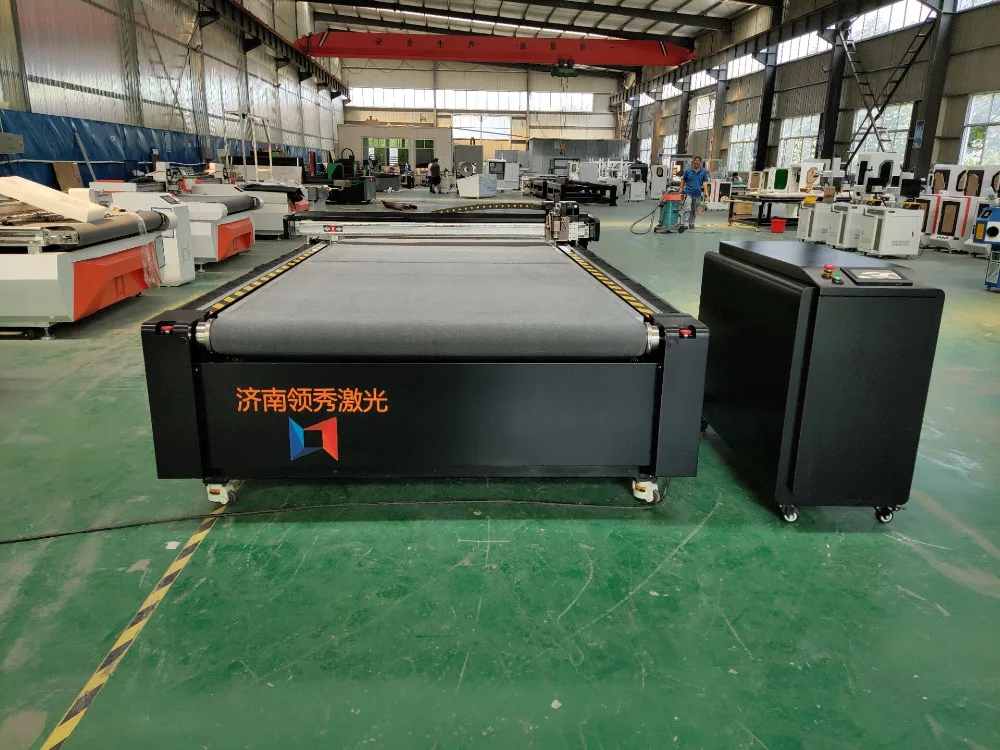 Автоматическая подача CNC непрозрачная ткань с вертикальными линиями режущий станок Осциллирующий нож станок для резки кожи