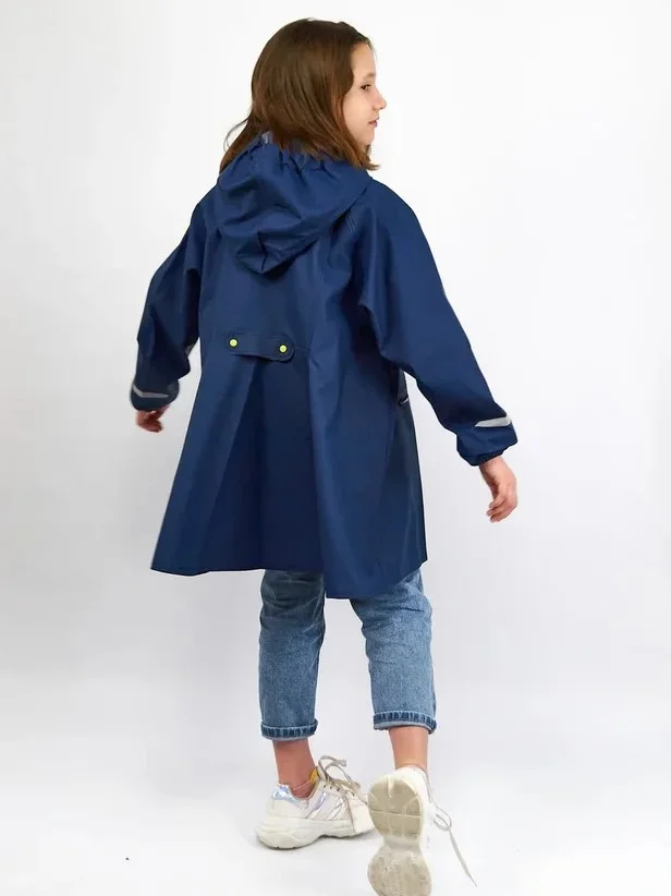 Brivido тренч с сиренью джинсовый. Плащ развивается на ветру. Плащ мужской длинный с капюшоном. Плащ ветров. Фигура в красном плаще.