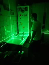 Huepar Nivel Láser de Línea Cruzada 4D de 16 Líneas Línea de Haz Verde con Batería de Iones de Litio Para Piso de Baldosas Multifunción & Control Remoto