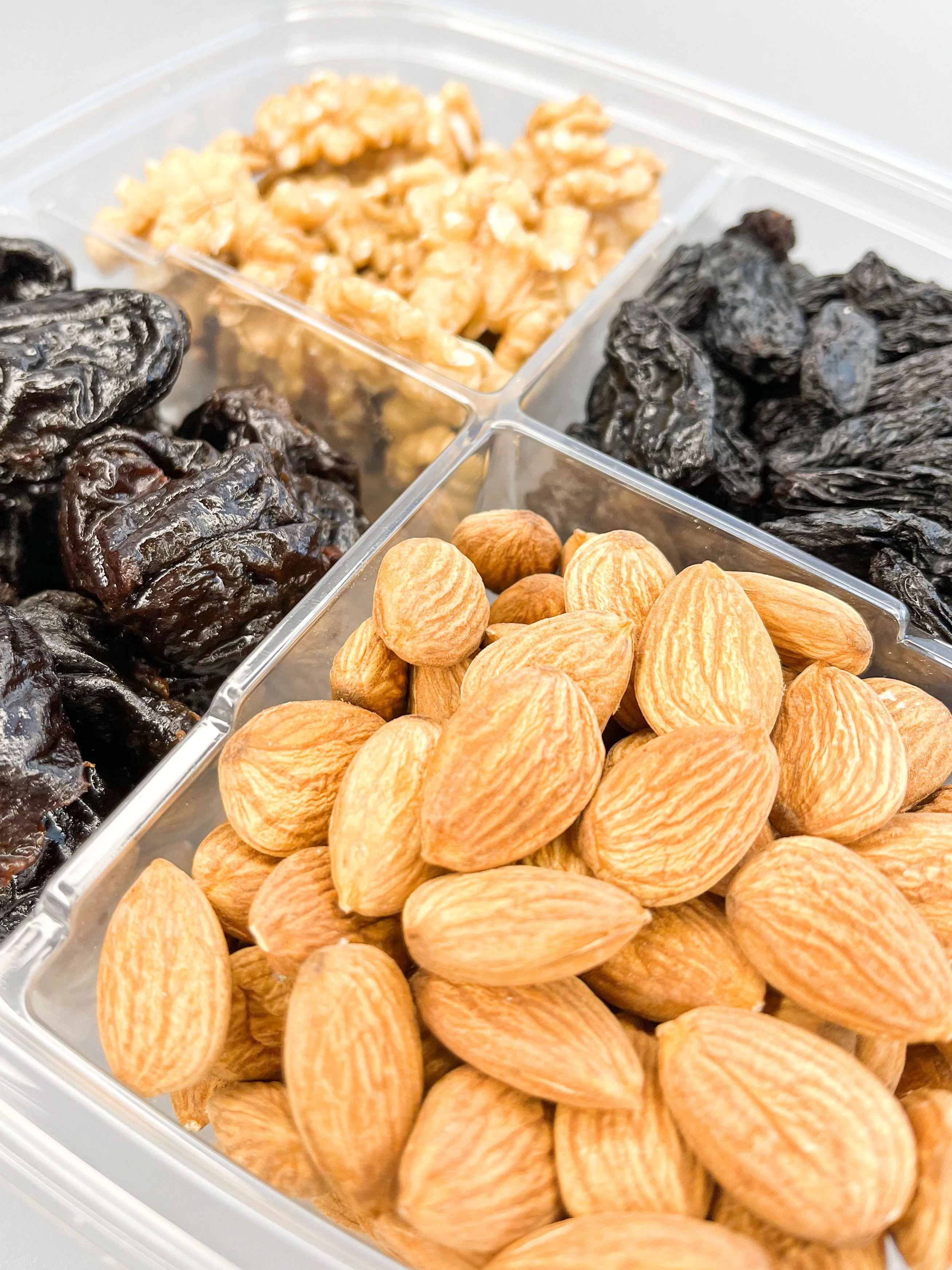 Винт блэк орехово-фруктовый 150г. Миндаль изюм. Кешью миндаль арахис. Аг темный миндаль изюм 80г. Миндаль изюм.