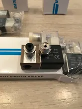 2V025-08 normalmente cerrado 12V 12V 24V 220V 1/4 BSP 2 2 posición de válvula solenoide de aire 2V025-08 Válvula de Control neumática