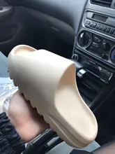 Zapatillas de verano de las mujeres de los hombres goma Eva para interiores 2021 Cool Fondo suave sandalias tendencia diapositivas Unisex chinelas zapatos para la playa casa 36-45