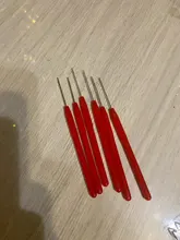 Enhebrador de aguja con mango de plástico, color rojo, para micro utensilios para extensiones, 6 uds.