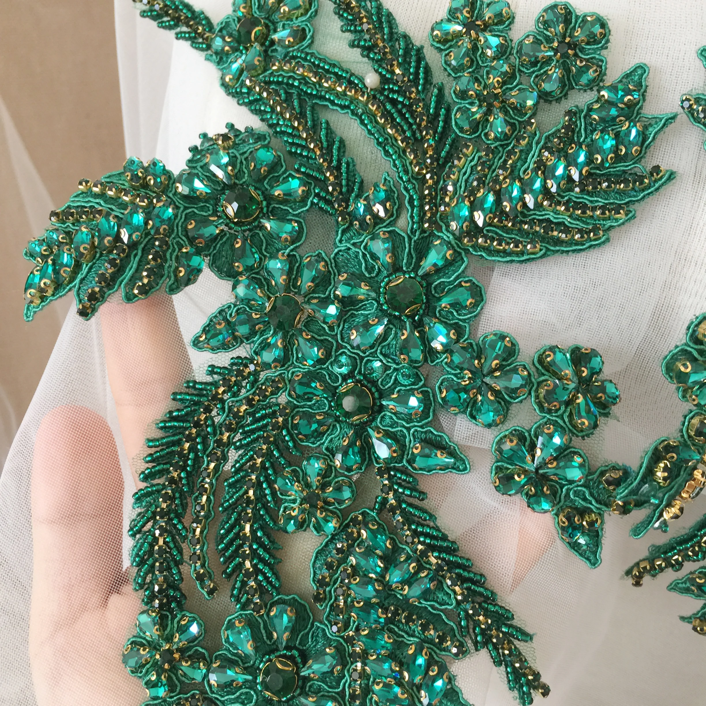 Smaragdgrünes Strass-Perlen-Spitzenapplikationspaar, Hochzeitskleid, Brautkleid, Verzierungszubehör, Kristallperlen-Vogel