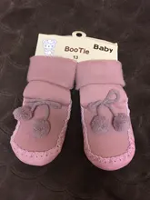 Zapatos de bebé con suela suave, Calcetines antideslizantes de terciopelo, con pompón y lazo, botines gruesos y cálidos para primeros pasos, impermeables