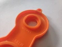 Herramienta de limpieza Universal, llave de cuatro burbujeador, desmontaje de salida, grifo de agua, lados amarillos