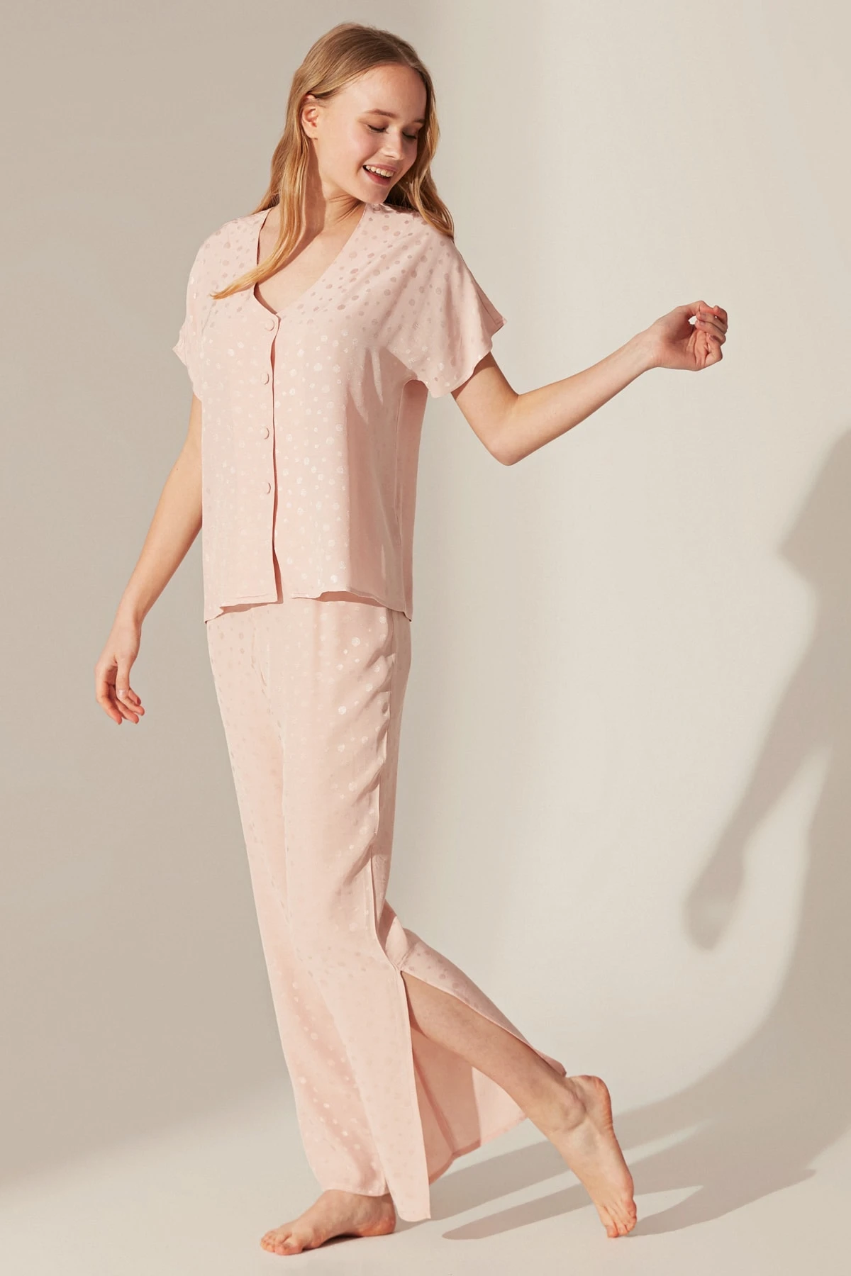 Conjunto de pijamas con estampado rosa para mujer LC Waikiki, camisón  informal, ropa de mujer, lencería de tela de calidad para mujer|Sets de  pijamas| - AliExpress