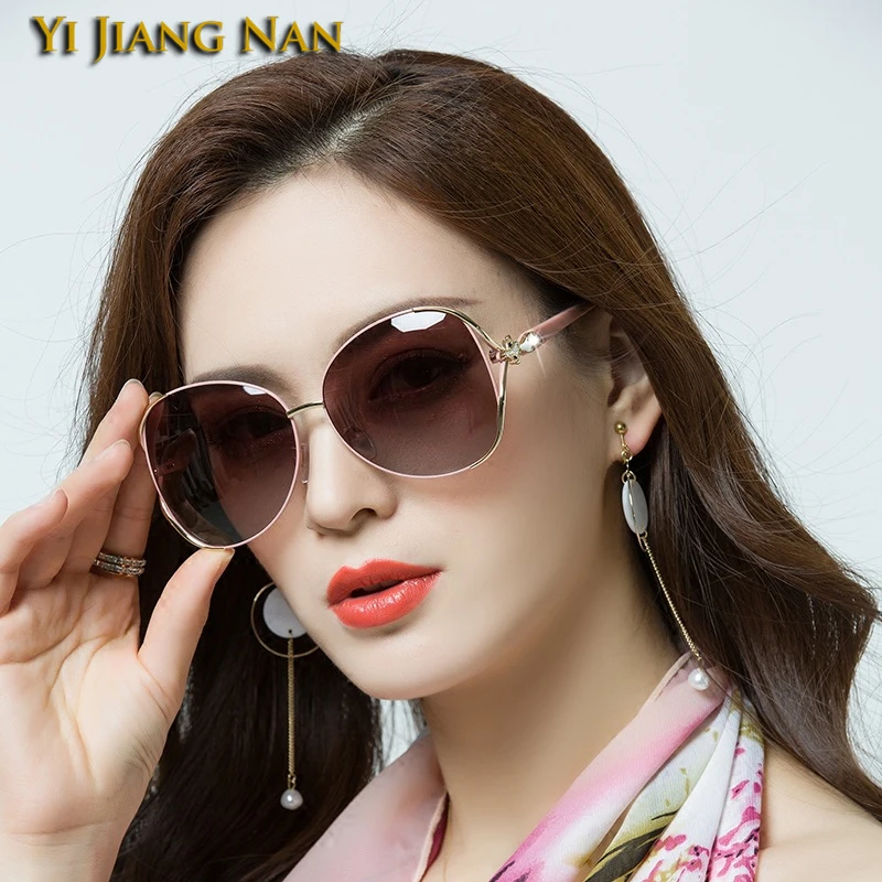 Women Big Rimmed Fashion Oversize Sunglasses Designer Rhinestones Decoration Butterfly Eyewear Sun Glasses