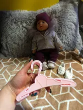 Muñeca de 10 unids/lote muñecas percha blanco rosa perchas de plástico americano recién nacido bebé accesorios 18 pulgadas muñeca