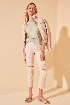 

Trendyol Ripped Detailed High Bel Mom Jeans TWOSS20JE0399