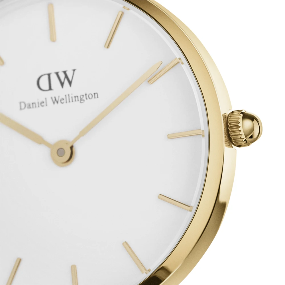 DW00100350_Petite_28_Evergold_White_Closeup_White_Angle1