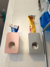 Y-kelin-exprimidor de pasta de dientes automático, dispensador de pasta dental para colgar en la pared, sin perforaciones, 4 colores, novedad de 2021