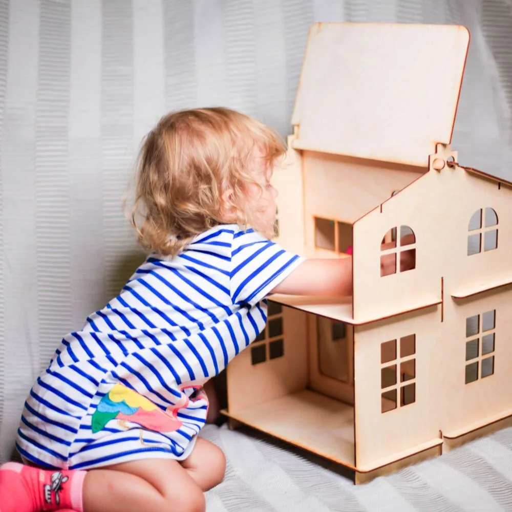 Baratos Muñecas casa juguetes casa regalos de Año Nuevo casa de muñecas miniatura edificio de madera Brithday muñeca accesorio bloque pieza madera contrachapada DFM 2