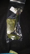 Gua Sha-Rodillo verde 2 en 1, herramientas de Jade Natural, masajeador con piedras para cara, cuello, espalda y Jawline