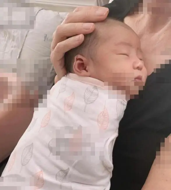 81岁钢琴大师刘诗昆再当爸