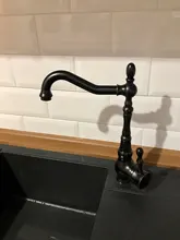 Grifo de agua para cocina, espita de bronce negro de una sola manija con mezclador para liquido caliente y frio y rotación 360,