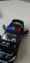 Coche de juguete de aleación fundido a presión M8 para niños, modelo de policía, luz de sonido de simulación, tira trasera de 6 puertas, vehículo de juguete abierto, regalos, 1/32