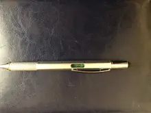 Bolígrafo multifunción con regla de destornillador, herramienta de nivel de espíritu, puntero superior y A escala para pantalla táctil