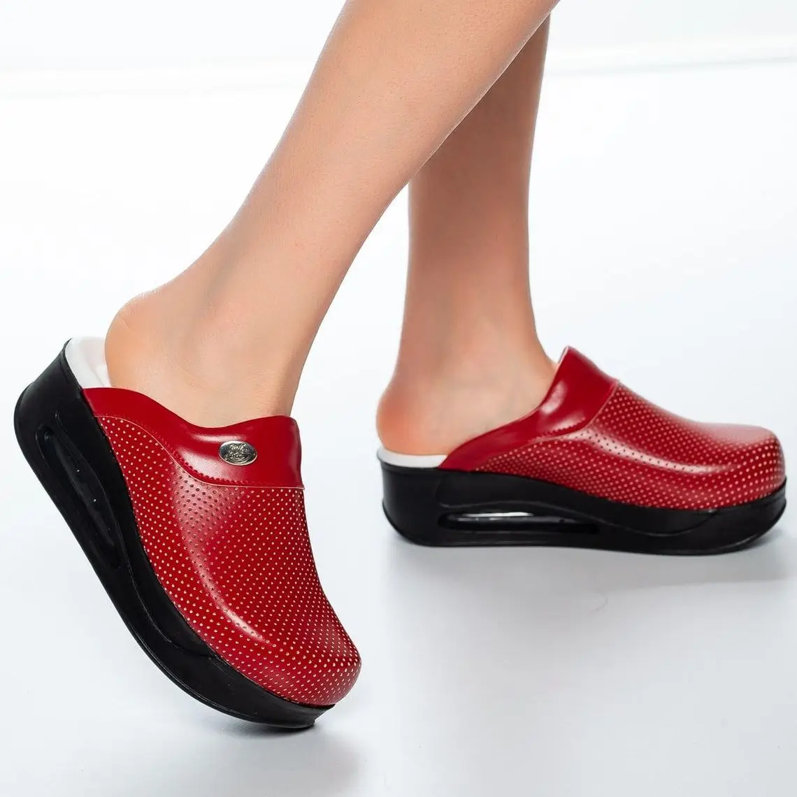 

2022 New Orthopedic Sabo Women Slippers Sandals Shoes Nurse Doctor Hospital Medical Casual Quality Soft Comfort Anti-Slip Clogs