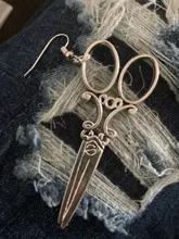 Pendientes modernos hechos a mano por nuevos diseñadores, tijeras con estilo punk, para mujer, 1 par