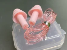 1 caja de PC lleno de confort de los tapones para los oídos de reducción de ruido de silicona suave tapones de oído soga de PVC tapones para los oídos de protección para la natación para dormir