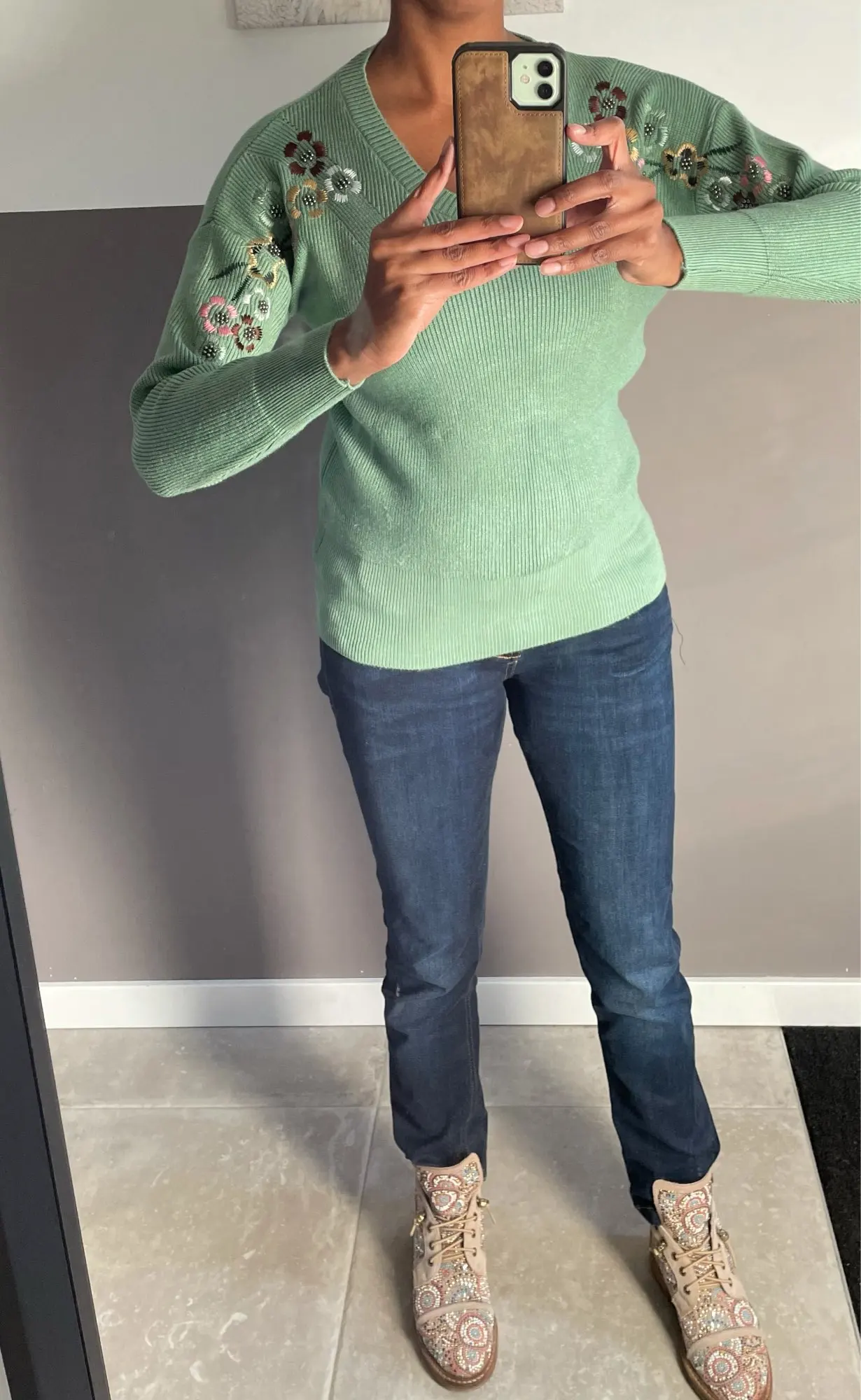 Loose Short Embroidered Knitted Bottoming Shirt photo review