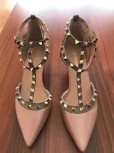 Sandalias de charol puntiagudas para mujer, zapatos con hebilla de remache grueso con tacón, salvaje delgada, verano 2021