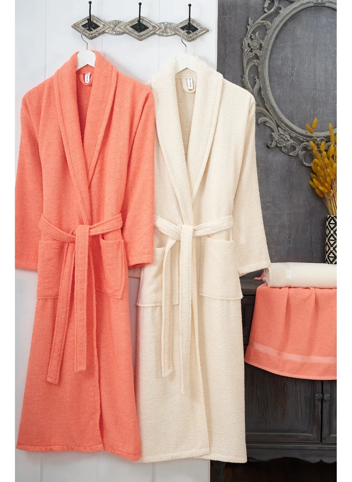 

High Quality 4 Pieces Family Bathrobe Set Brown Cream Pink Pomegranate Cream Colors Bathrobes Towels Bath Robe