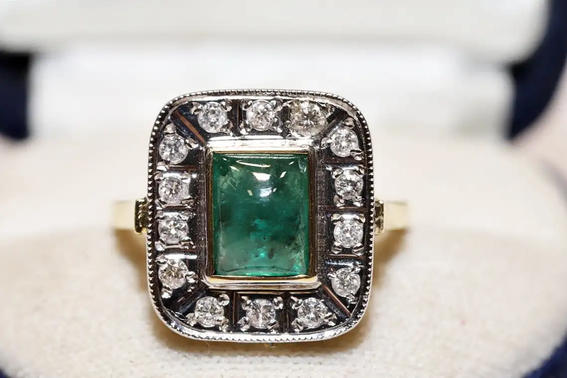 

Original Vintage Art Deco 18k Gold Natural Diamond And Emerald Decorated Strong Ring