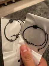 Pulsera hecha a mano con 26 letras, cuerda de rosca negra y roja, pulseras ajustables con iniciales del nombre para hombre y mujer, joyería con estilo para pareja