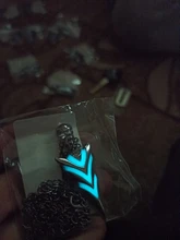 Luminoso brillante flecha COLLAR COLGANTE Caballero collar con forma de lanza resplandor en el oscuro Pike Collar para Mujeres Hombres regalo de Halloween