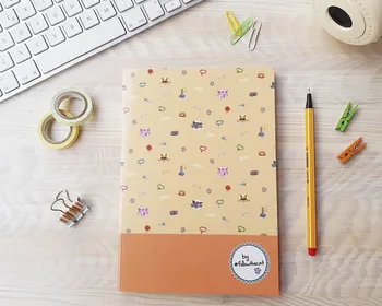 

Thin notebook print cats. White sheets to draw or write. A5 size. Made in Barcelona