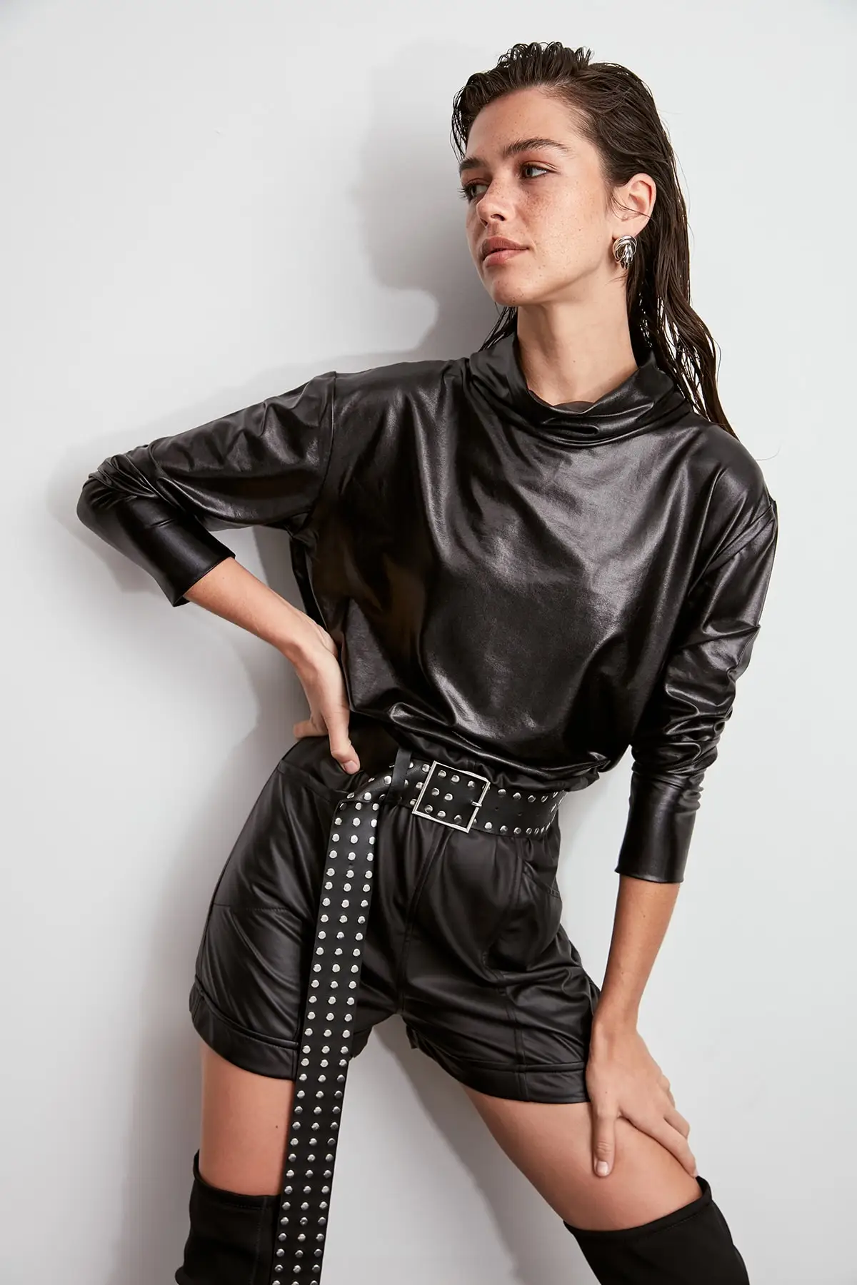 Trendyol блестящая трикотажная блузка с вертикальным воротником TWOAW20BZ0985 |