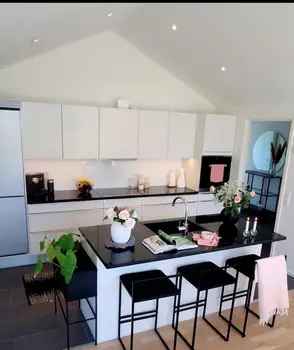 

White straight kitchen with островом