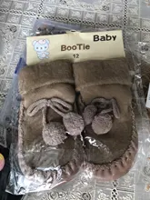 Zapatos de bebé con suela suave, Calcetines antideslizantes de terciopelo, con pompón y lazo, botines gruesos y cálidos para primeros pasos, impermeables