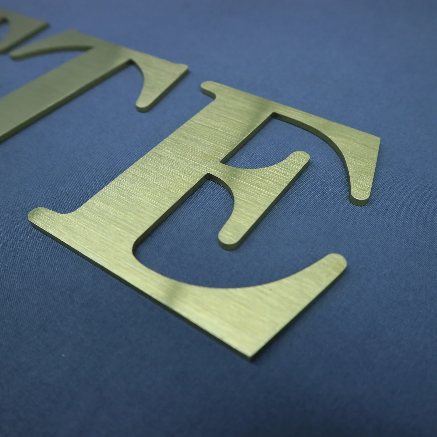 wees onder de indruk halfrond Vlieger Metalen Logo Teken Goud Brief Metalen Letters Borden Op De Muur Letters| |  - AliExpress