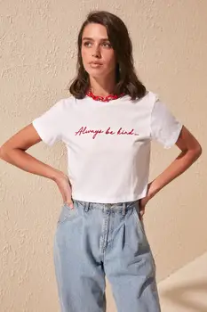 

Trendyol Embroidered Crop Knitted T-Shirt TWOSS20TS0482