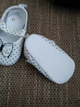 Zapatos para bebé recién nacido, suela antideslizante, zapato de cuna con estampado de lunares y lazo, zapatilla de deporte informal para bebé de 3 a 12 meses, 2019