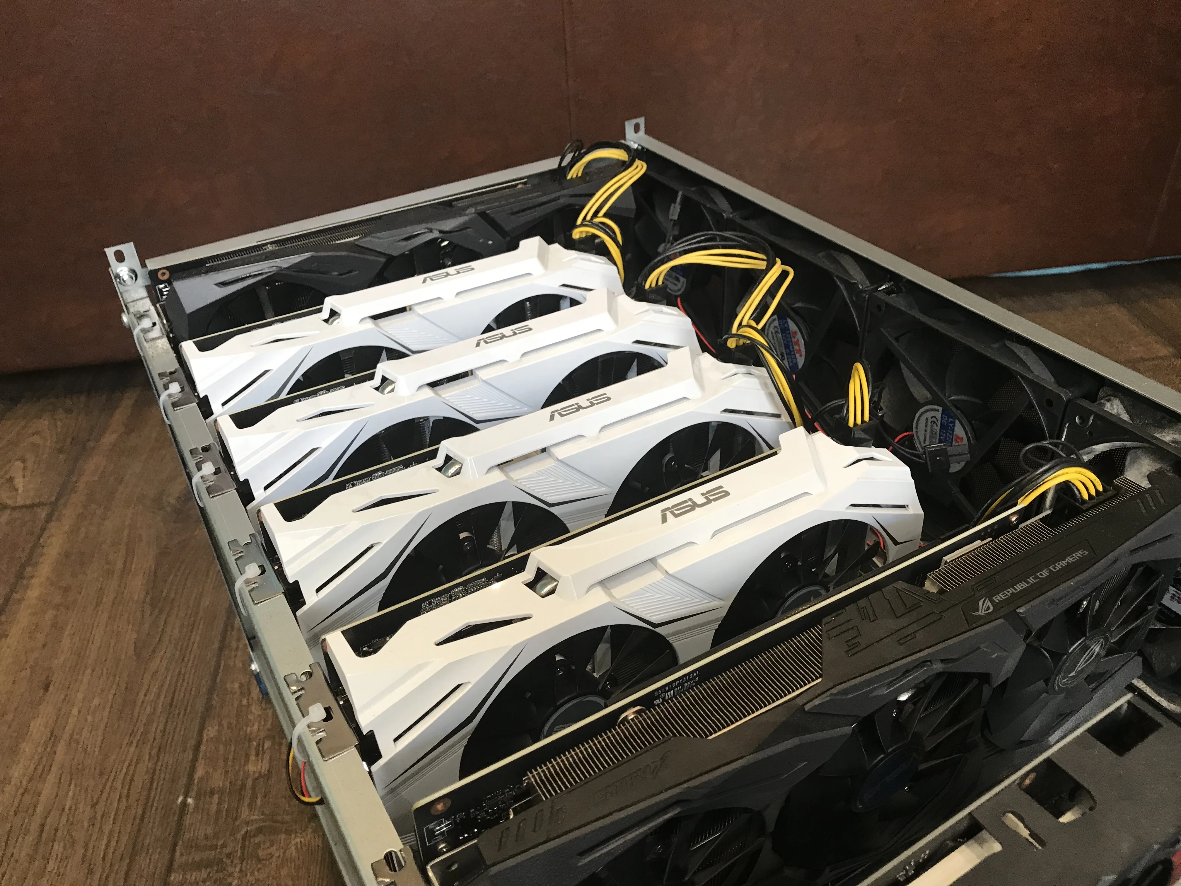 Предзаказ: Каркас для майнинга 8 GPU карт стойка майнинг 3d рендер ферма BTC Ethereum