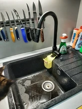 Grifo de cocina de dos funciones, mezclador de un solo tirador, montado en cubierta, de agua caliente y fría, color negro, envío gratis