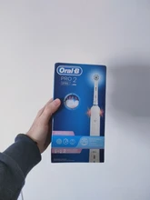 Oral B Pro 2 2700, Cepillo de dientes eléctrico recargable, 2 modos cepillado, temporizador, limpieza 3D, hasta 14 días, sensor
