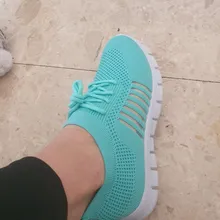 Zapatillas de deporte antideslizantes para mujer, zapatos ligeros de malla, transpirables, con plataforma para caminar, cómodos, informales, a la moda, con cordones, novedad