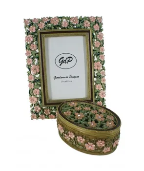 

Frame Photo Frame with jewelry box decoration flowers and with rhinestones. Size: 23x18 cm.
