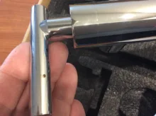 Grifo de latón montado en la pared para fregadero de cocina, rociador de Solo Frío negro, de un solo orificio, giratorio 360, con boquilla plegable