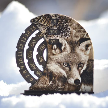 

Perpetual calendar made of wood with a Wolf